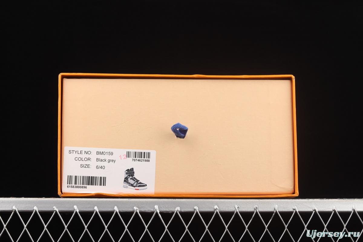 Authentic LV 2021s LV Trainer must be in winter