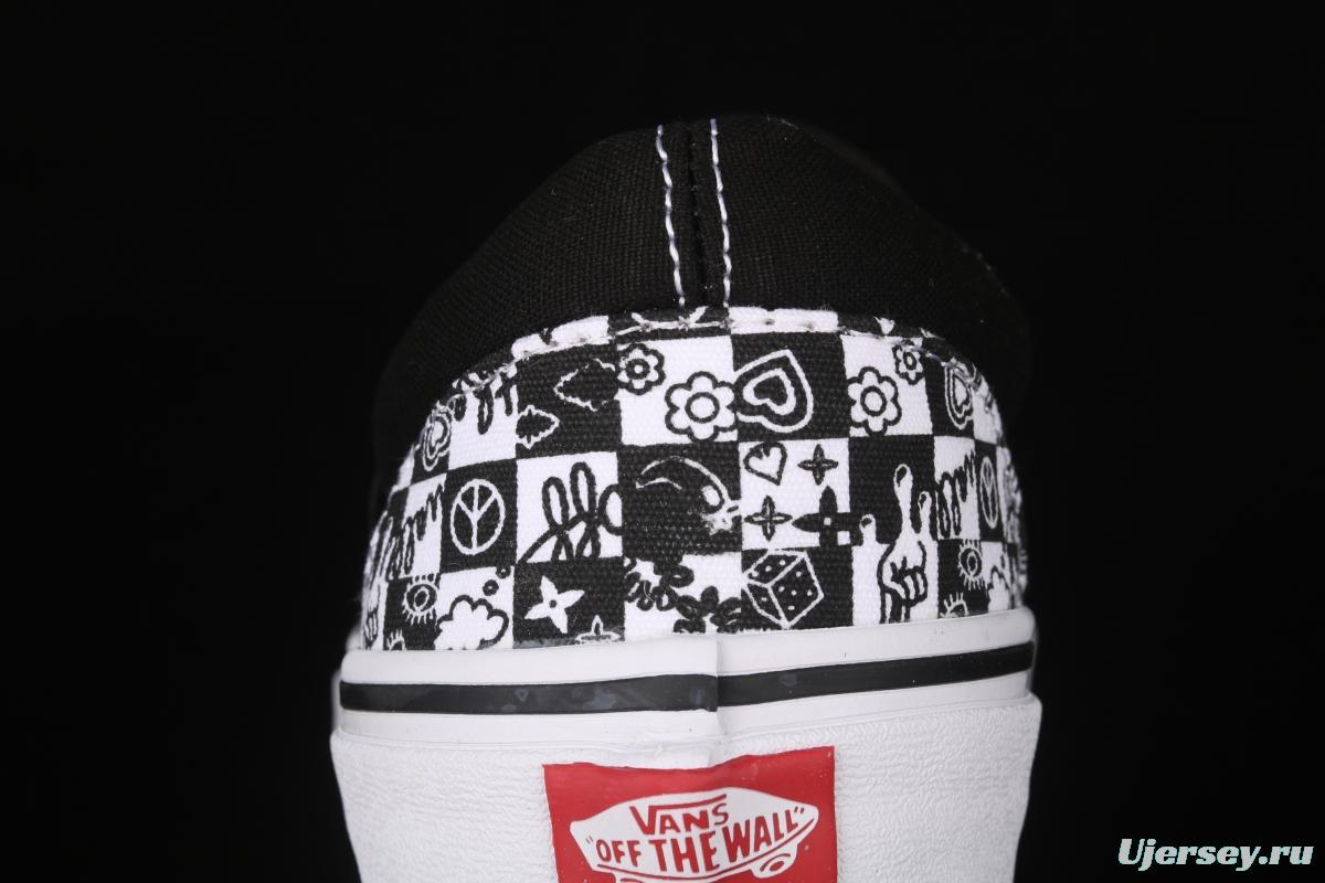 Vans Classics Slip-On lazy black-and-white graffiti printed low-top shoes VN000EYEBWW