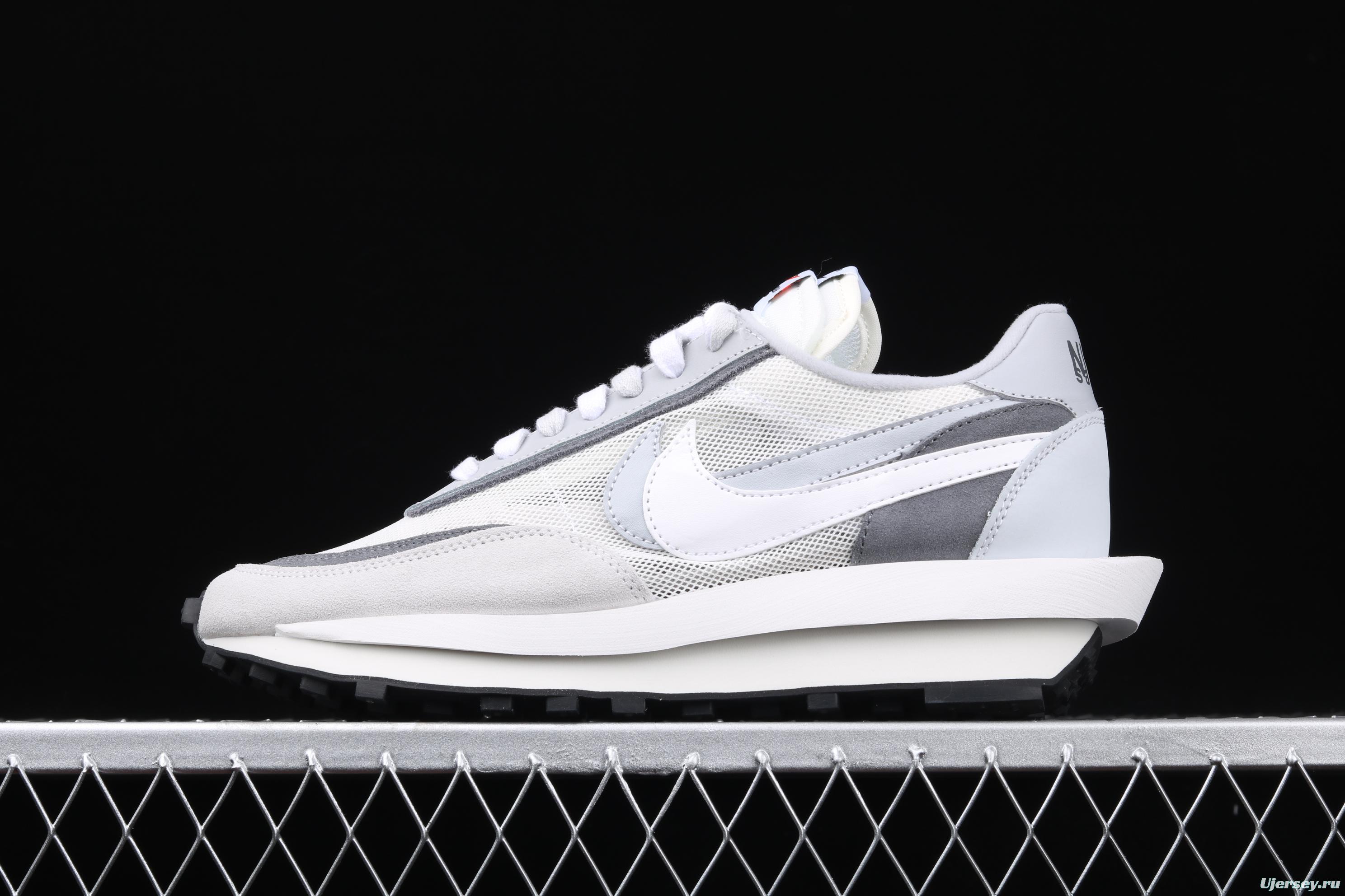 Sacai x NIKE LVD Waffle Daybreak co-signed catwalk style net gauze leather splicing double hook Swoosh running shoes BV0073-100