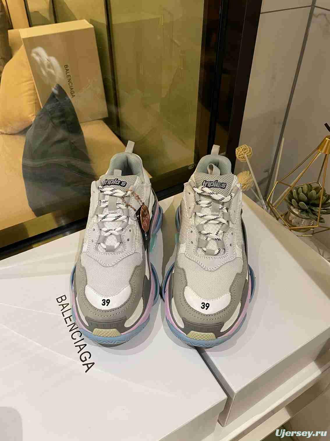 Men/Women Balenciaga Triple S Sneaker Grey Item Ab5580330