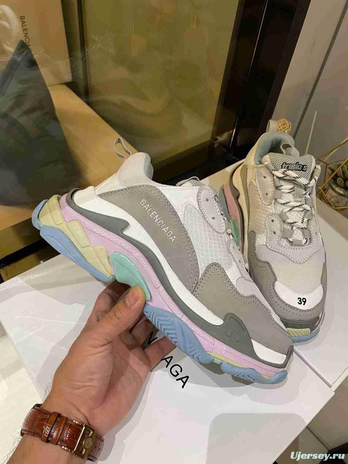 Men/Women Balenciaga Triple S Sneaker Grey Item Ab5580330