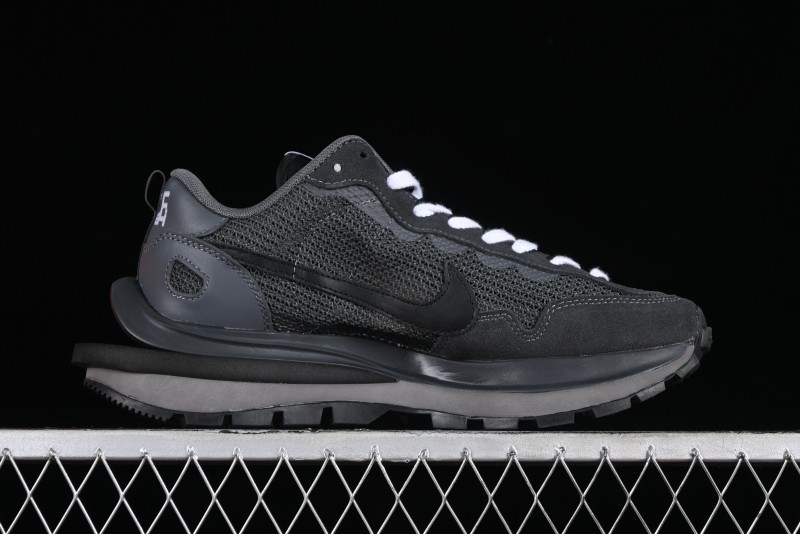 Nike Sacai VaporWaffle 3.0 Fashion-Forward Casual Sneakers - CV1363-105