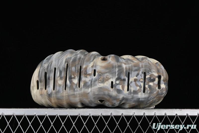 Crocs Classic Clog Slip-On Beach Sandals with Ventilation Holes - B.D4