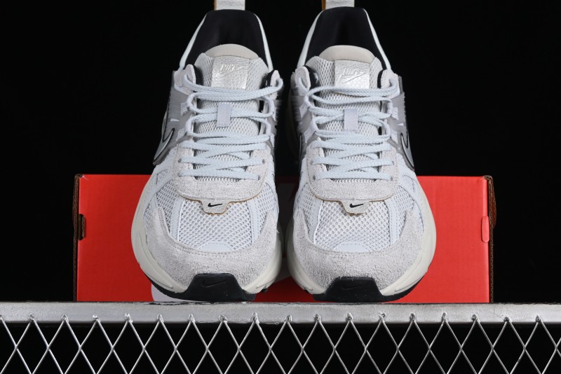 Nike Runtekk Run Retro Low-Top Running Shoes with Cushlon Midsole and Anti-Slip Design - FN6703-002
