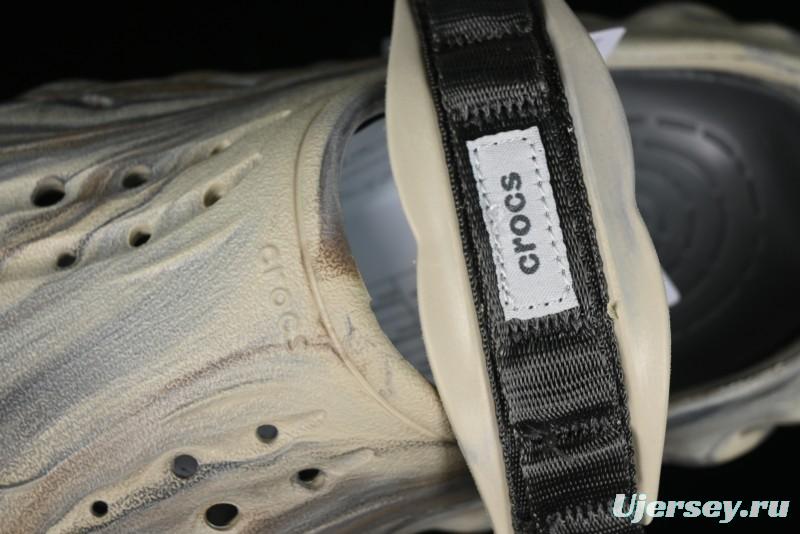 Crocs Classic Clog Slip-On Beach Sandals with Ventilation Holes - B.D4