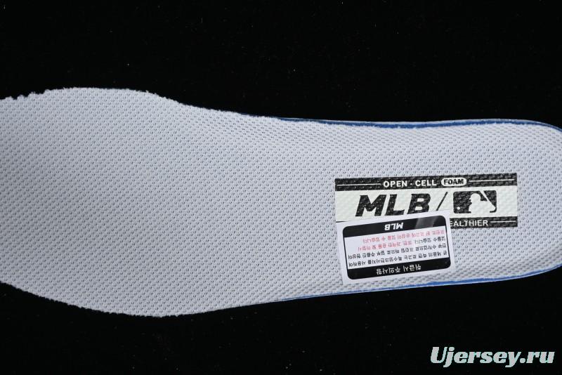 MLB Chunky Liner New York Yankees Sneakers with Lightweight Thick Sole and Hook Loop Closure - 3ASXCMM4N50GRS