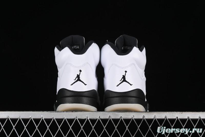 Nike Air Jordan 5 Retro Basketball Shoes in White/Silver/Black - DD0587-110