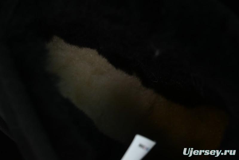 UGG Classic Ultra Mini Short Boots with Genuine Australian Sheepskin and TREADLITE Outsole - 1116109