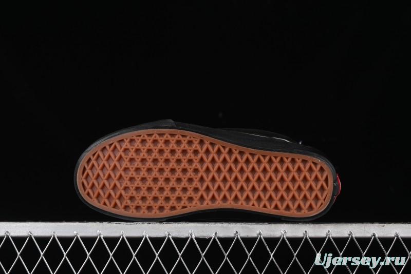 Vans Knu Skool Low Top Retro Casual Vulcanized Slip-On Shoes in Black - VN000CRPBMA