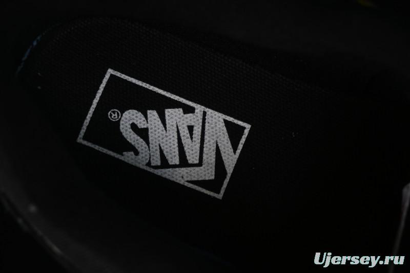 Vans Knu Skool Low Top Retro Casual Vulcanized Slip-On Shoes in Black - VN000CRPBMA