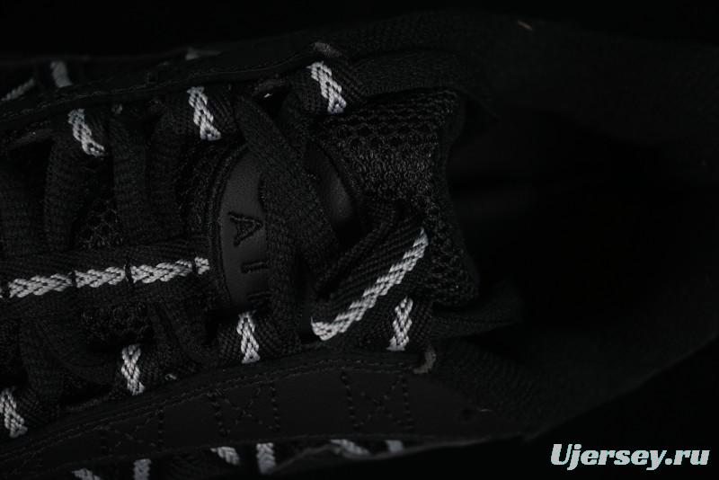 Nike Air Humara Retro Trail Running Shoes with 1990s Outdoor Style - 924464-001