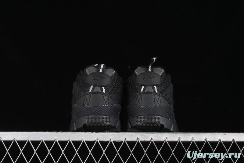 Nike Air Humara Retro Trail Running Shoes with 1990s Outdoor Style - 924464-001