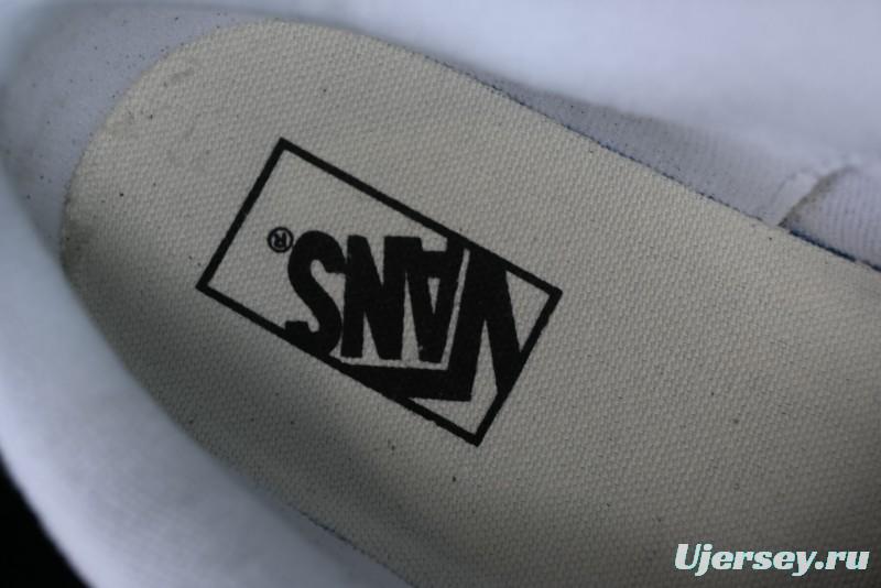 Vans Classics Knu Skool Retro Sneakers in Black & White - VN0AUAK375
