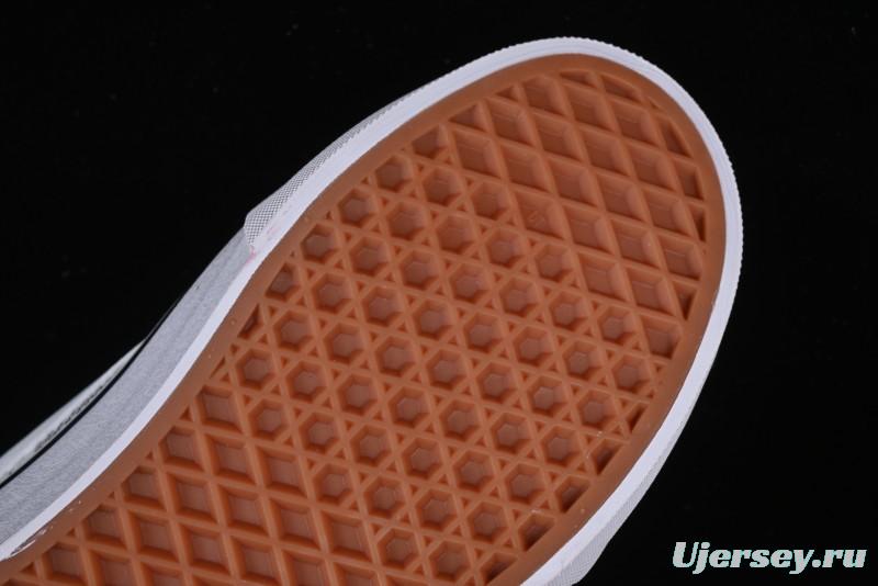 Vans Knu Skool Low-Top Retro Chunky Sneakers with Oversized Logo - VN000CS0239