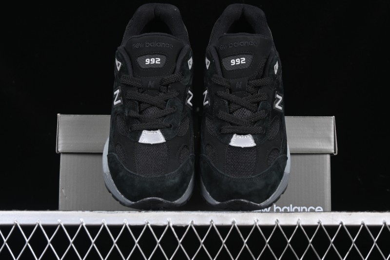 New Balance Made In USA 992 Classic Retro Running Shoes with Superior Cushioning - M992BL