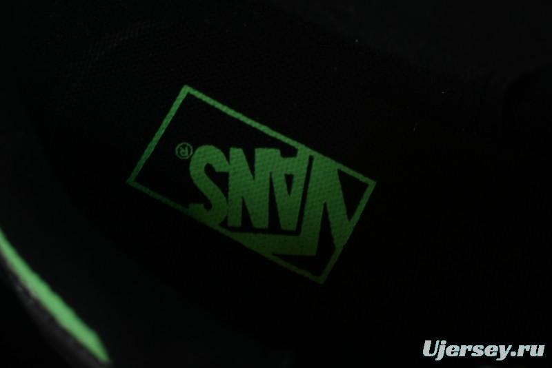 Vans Classics Knu Skool Retro Sneakers with Thickened Tongue and Enlarged Toe - VN0009QCSWE