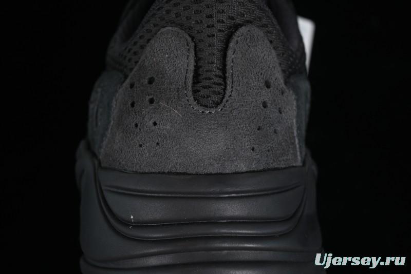 Adidas Yeezy Boost 700 V2 Utility Black Running Shoes with 3M Reflective Details - FV5304