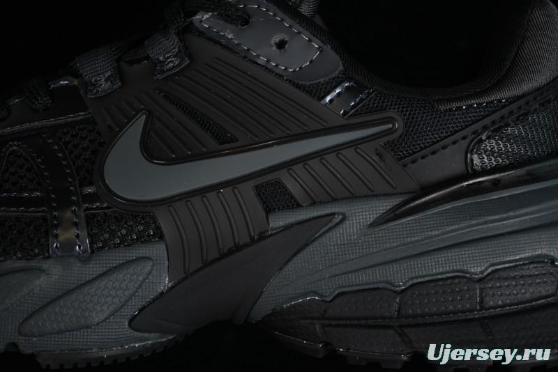 Nike Runtekk V2K Retro Low-Top Running Shoes with Cushlon Midsole and Anti-Slip Design - FD0736-001