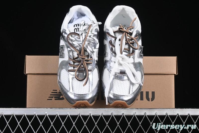 New Balance 530 Metallic Silver Sneakers – Stylish & Sporty Design