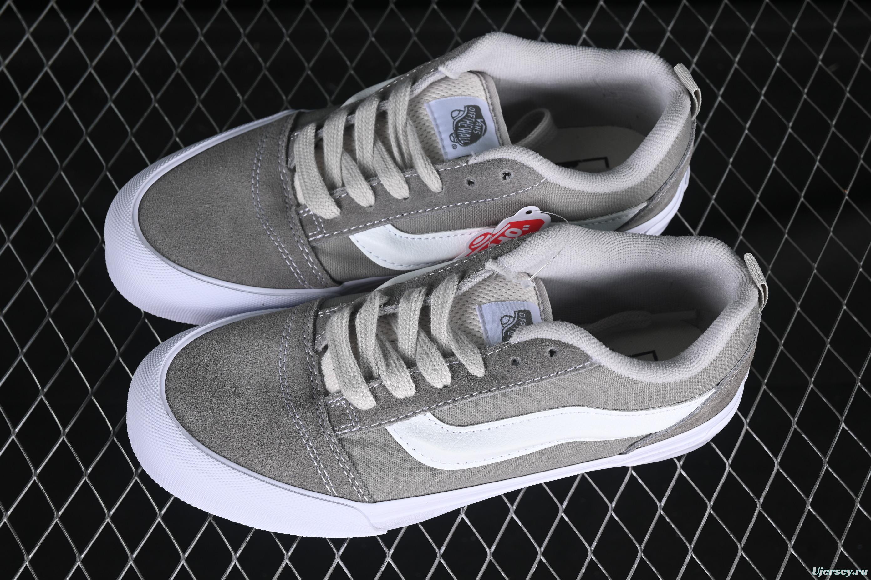 Vans Knu Skool Low-Top Retro Chunky Sneakers - VN000CS0BGG