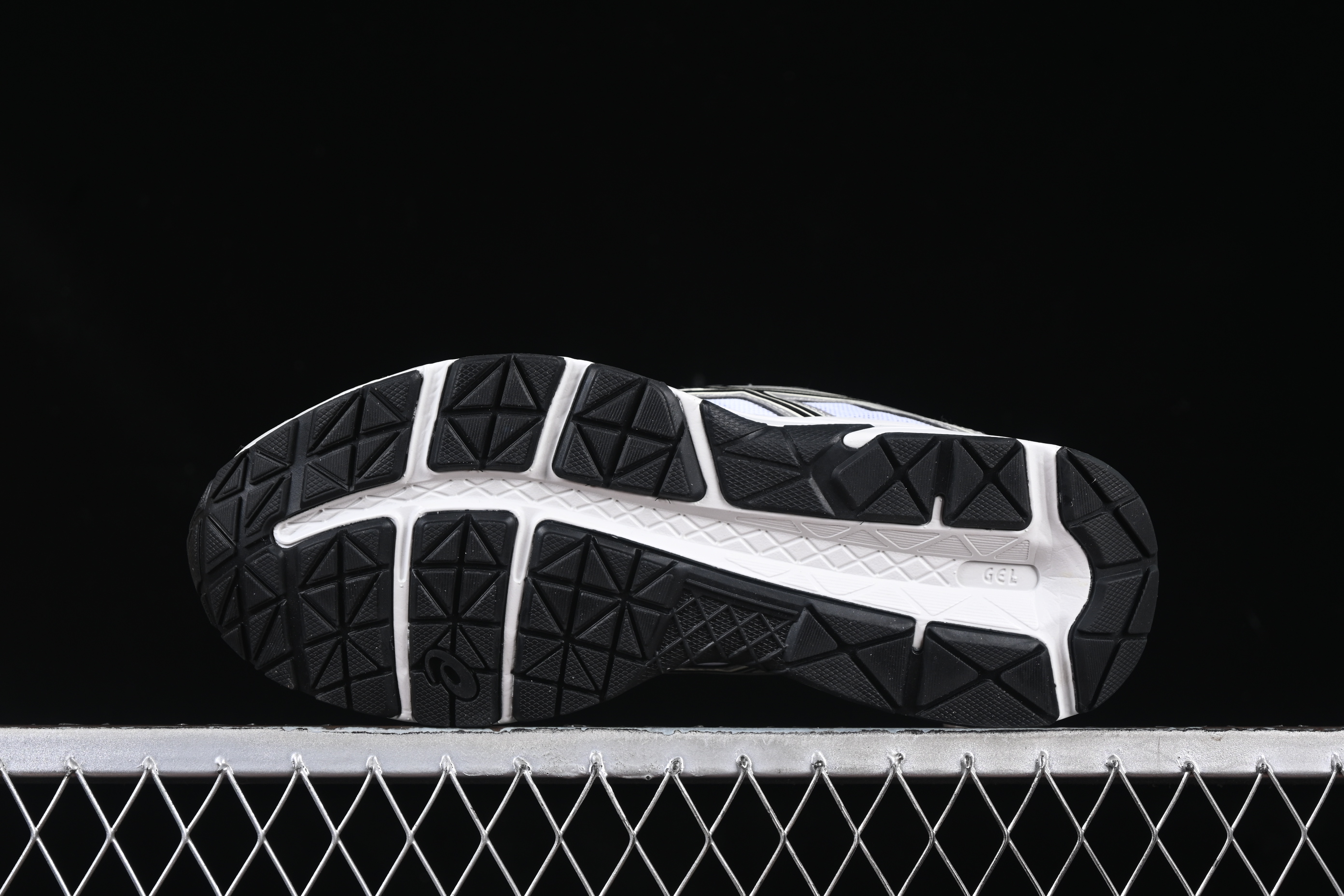 Asics Gel-Contend 4 Low-Top Breathable Running Shoes - 1011B937-103