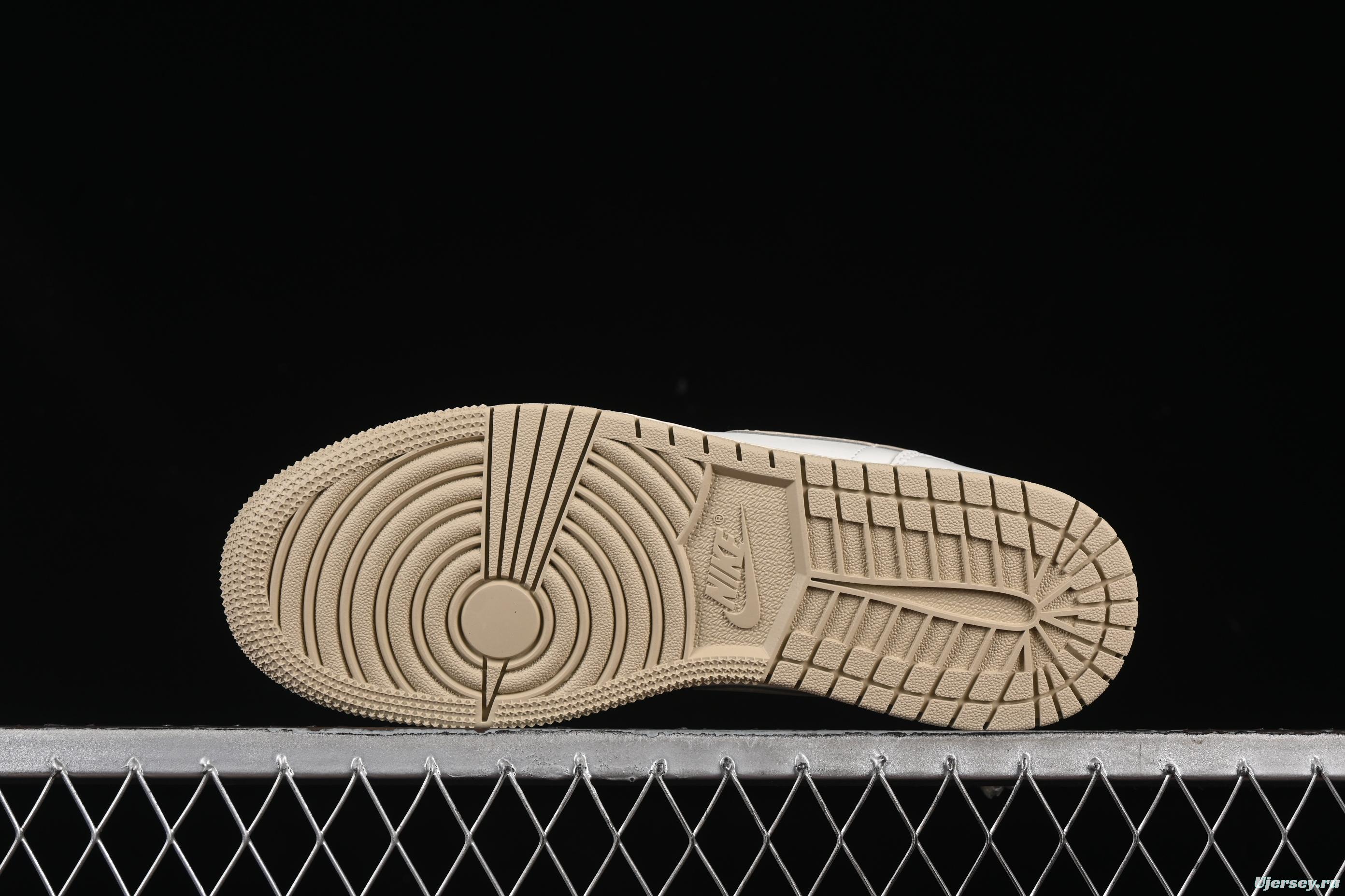 Nike Air Jordan 1 Low AJ1 Casual Sneakers in White - DC0774-112