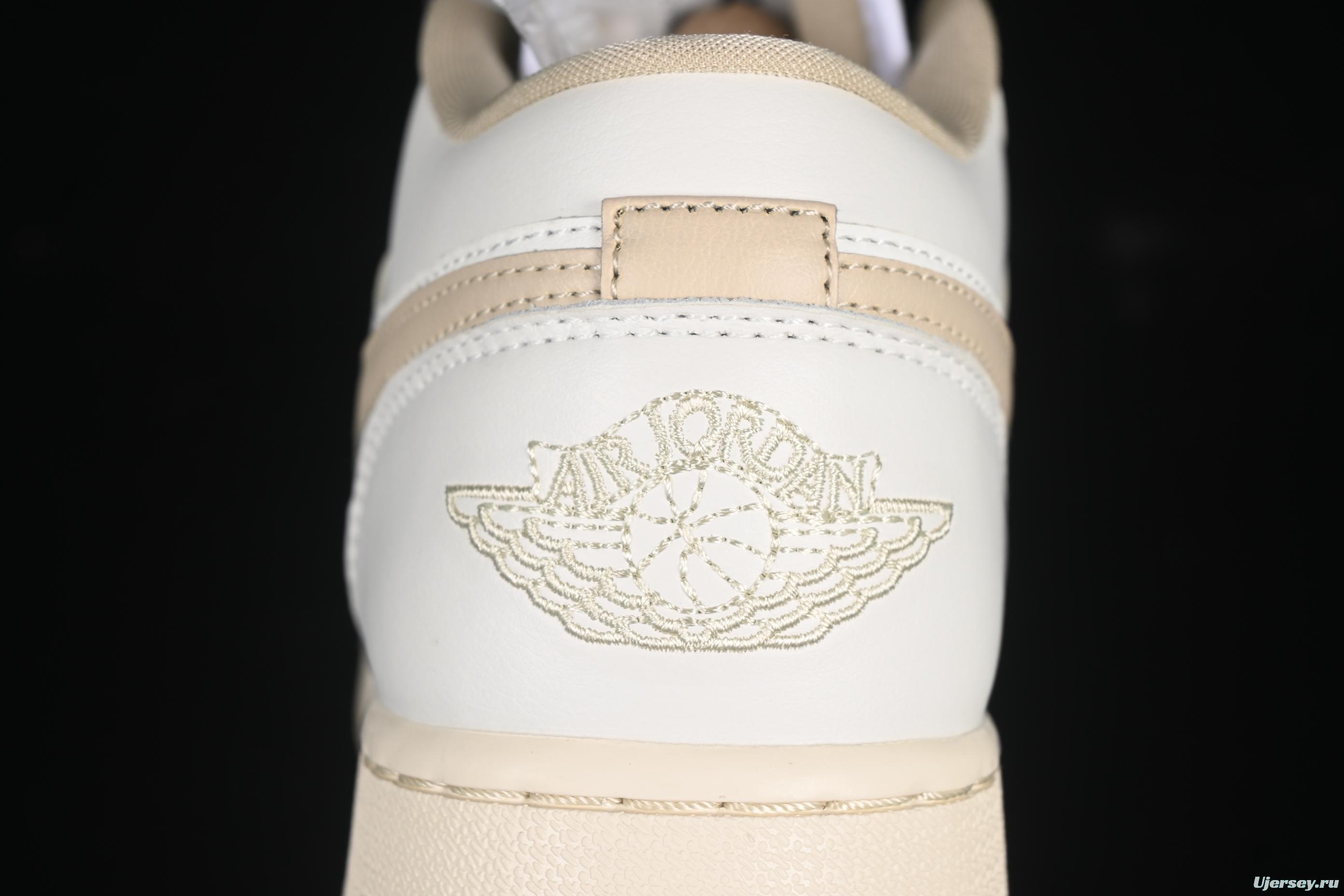 Nike Air Jordan 1 Low AJ1 Casual Sneakers in White - DC0774-112