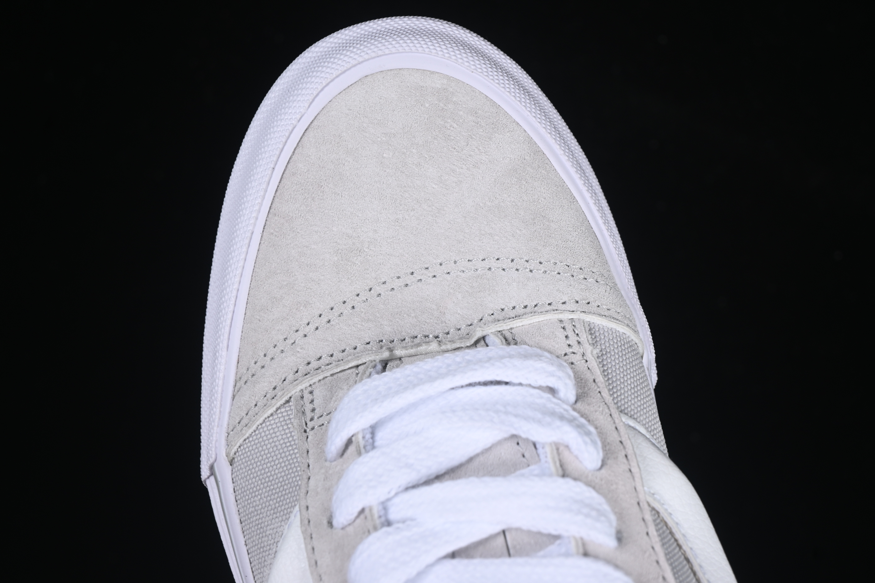 Vans Knu Skool Low-Top Retro Chunky Sneakers with Oversized Logo - VN000CRPBWD