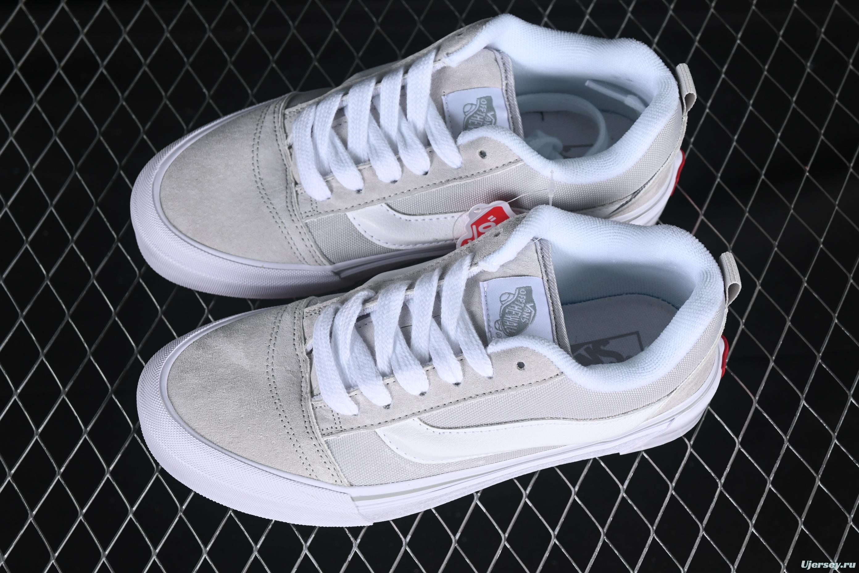 Vans Knu Skool Low-Top Retro Chunky Sneakers with Oversized Logo - VN000CRPBWD