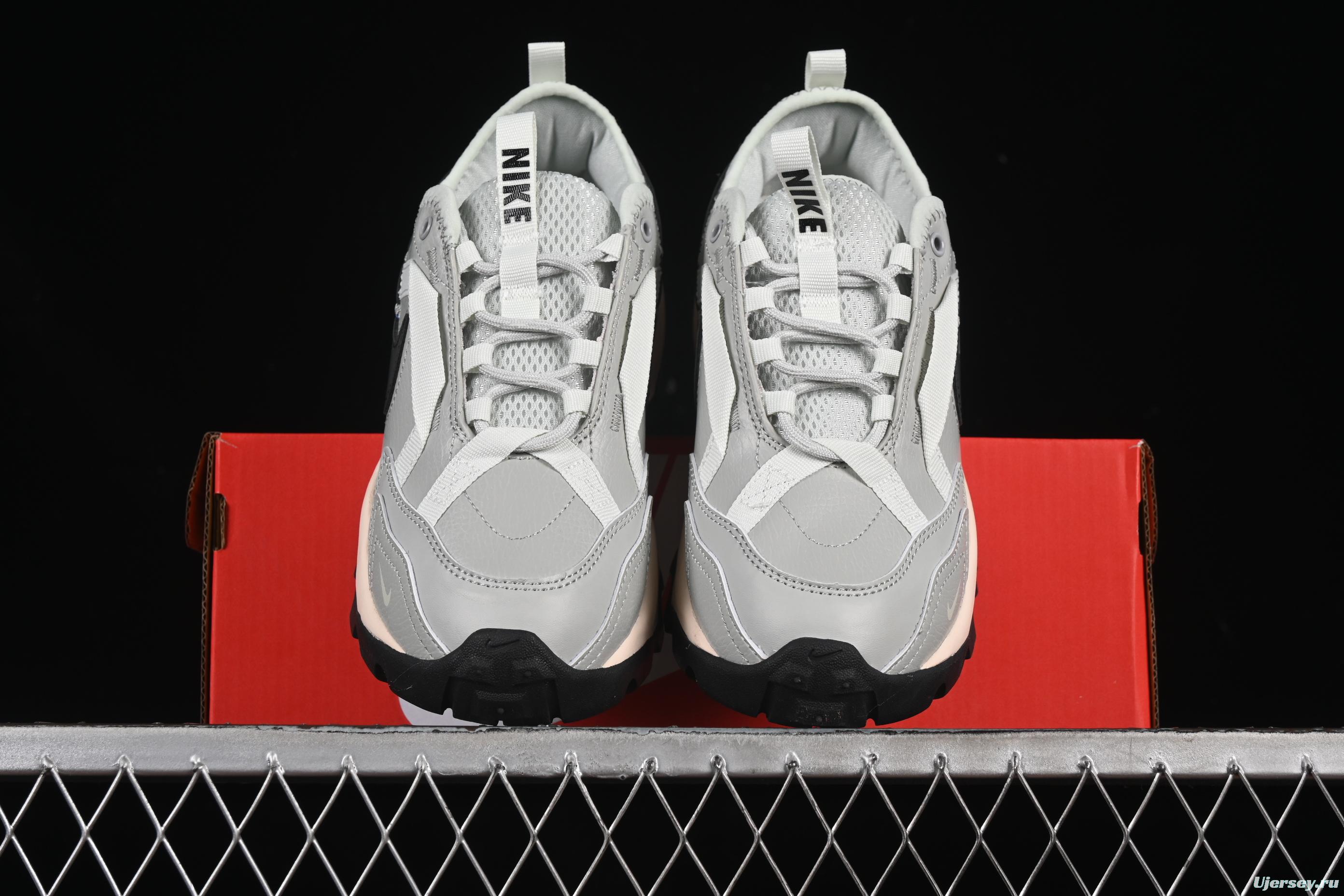 Nike TC 7900 Retro Chunky Sneakers with Reflective Swoosh and Cushioned Sole - DD9682-004