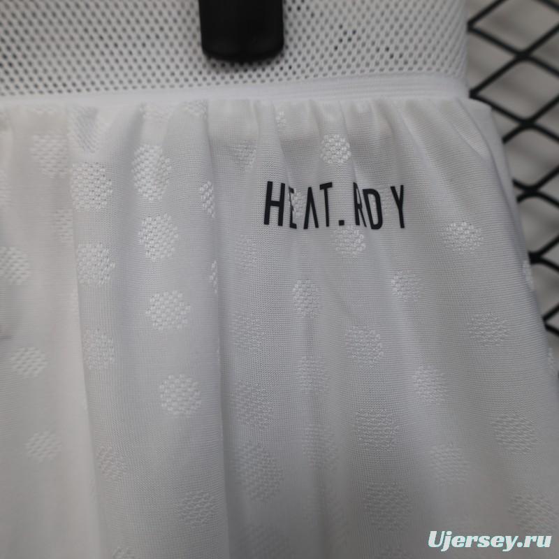 Player Version 25/26 Manchester United Home Shorts