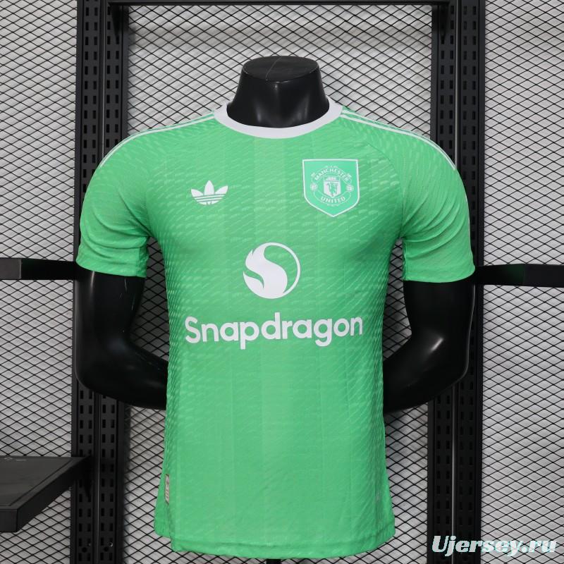 Player Version 25/26 Manchester United Green Goalkeeper Jersey