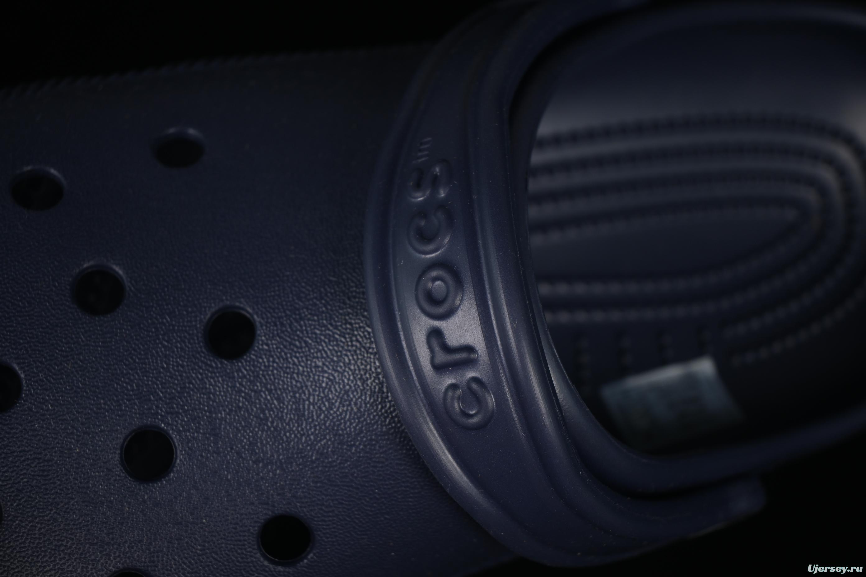 Crocs Classic Clog Unisex Summer Beach Sandals with Ventilation Holes - B.D4