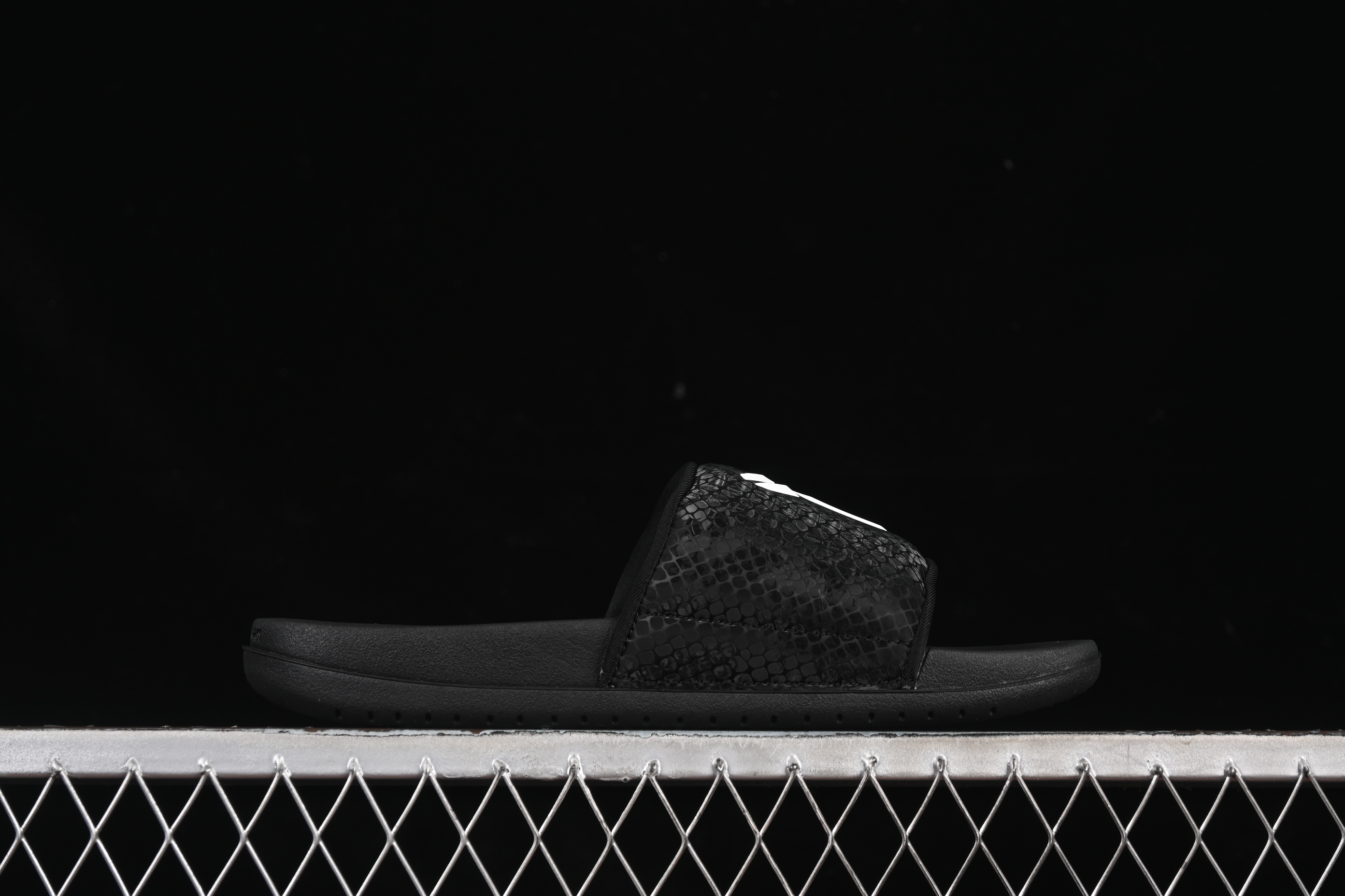 Nike Kobe Offcourt Slide Casual Slides in Pure Black - IF2870-001