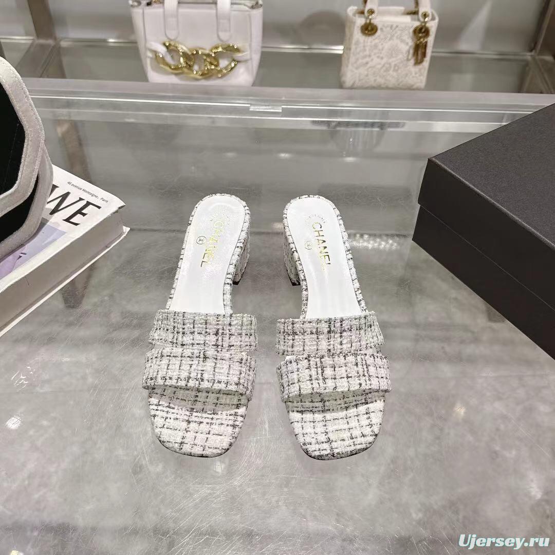 2025 Women Chanel White Black Tweed Slippers LY00280
