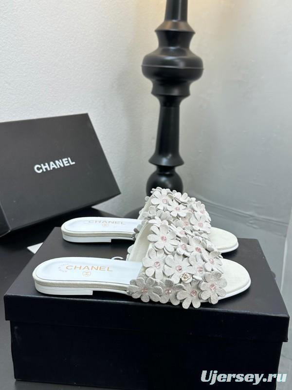 2025 Women Chanel White Leather Slippers