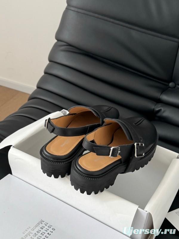 2025 Women MM6 Black Leather Sandals Tabi KFY00310