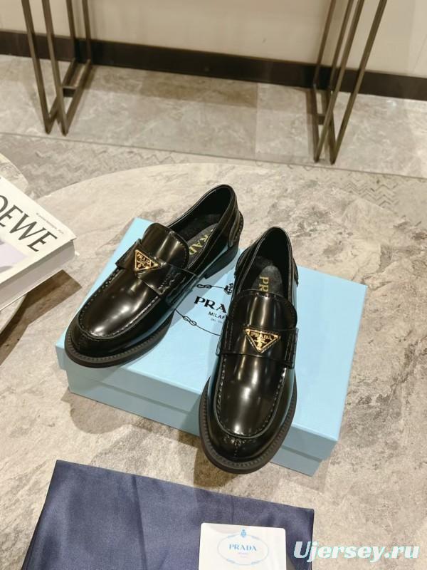 2025 Women Prada Black Leather Loafer KFY00270