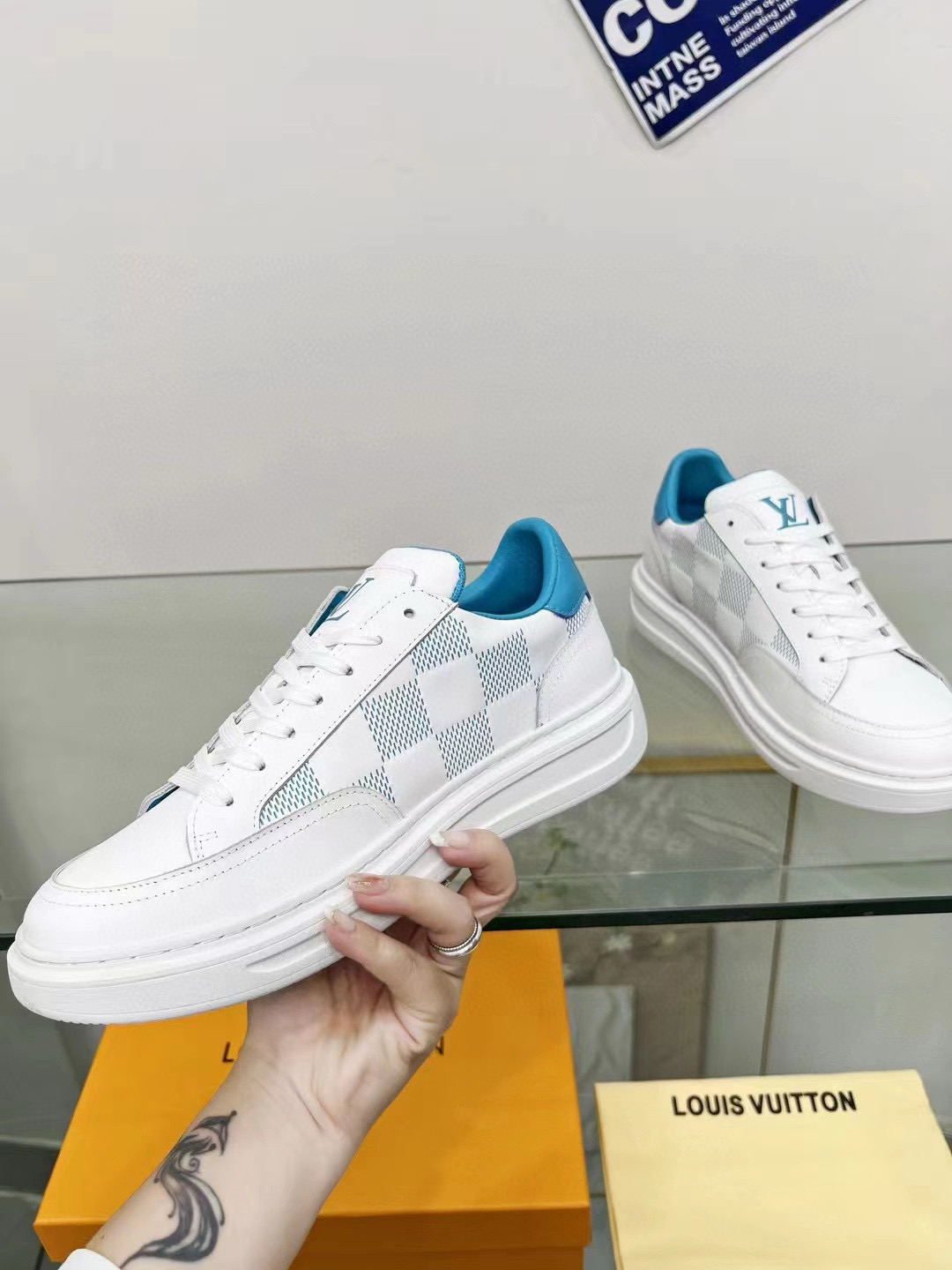 2024 Unisex Louis Vuitton White Blue Leather Sneakers Maxi Damier MJ00330