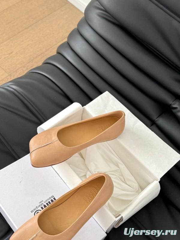 2025 Women MM6 Beige Leather Ballet Flat KFY00280