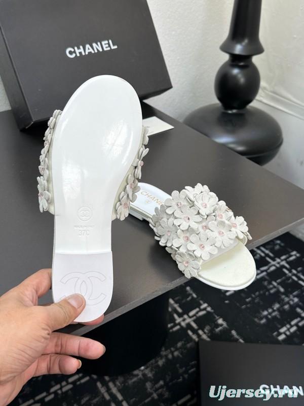 2025 Women Chanel White Leather Slippers
