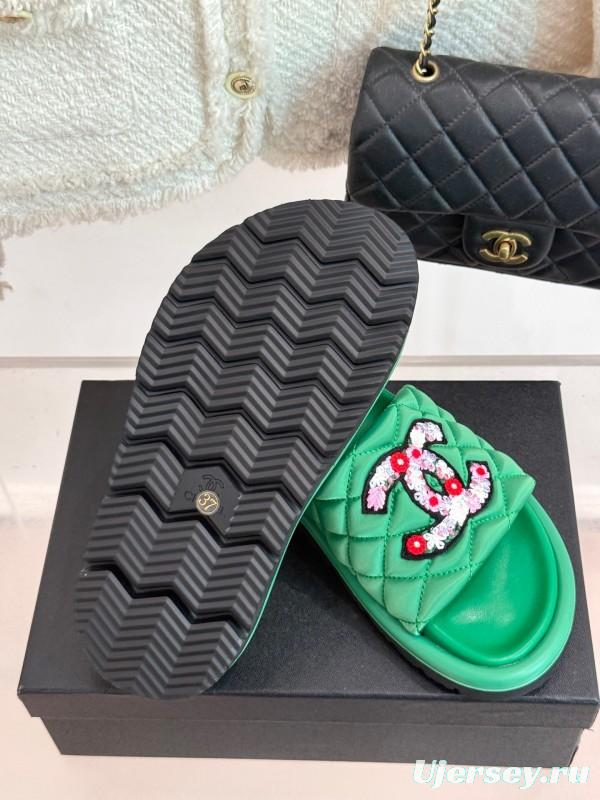 2025 Women Chanel Green Quilted Leather Slippers Embroidered LY00360