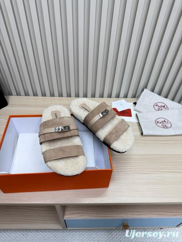 2024 Slippers Hermès Beige Shearling Leather Slippers