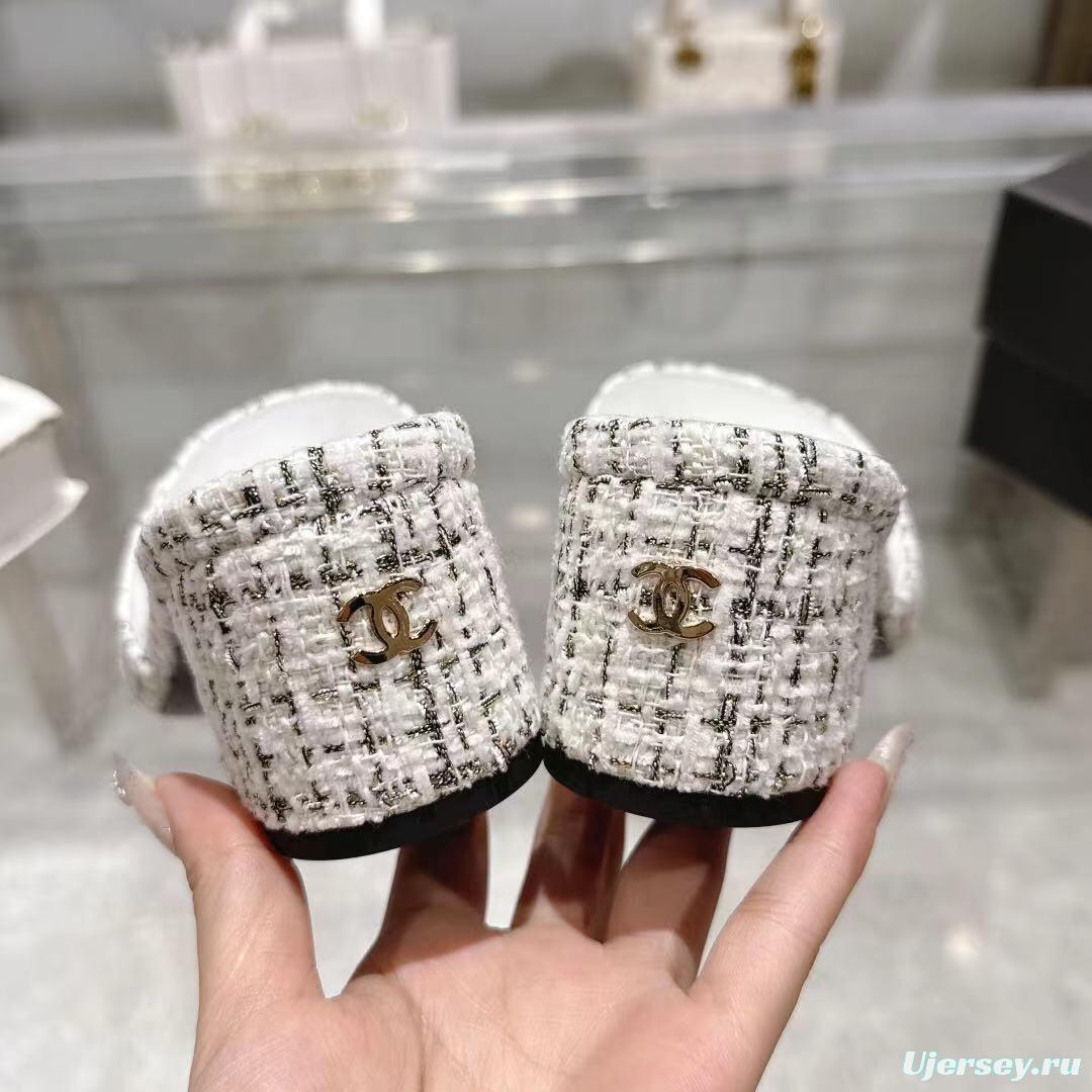 2025 Women Chanel White Black Tweed Slippers LY00280