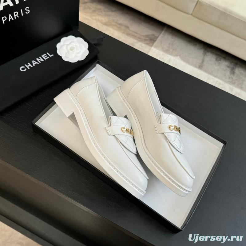 2025 Women Chanel White Leather Loafers KFY00310