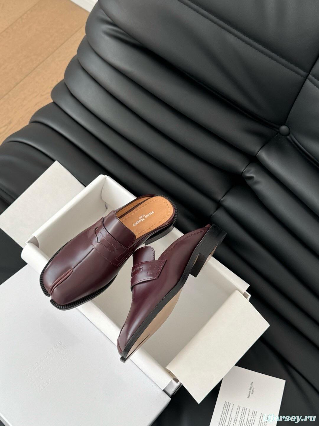 2025 Women MM6 Brown Leather Tabi Loafers