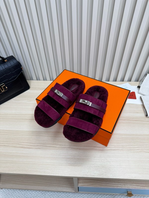 2024 Slippers Hermès Burgundy Shearling Sandals 