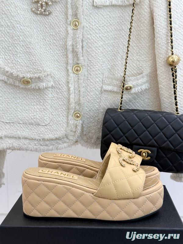 2025 Slippers Chanel Beige Leather Platform Quilted CC Chain