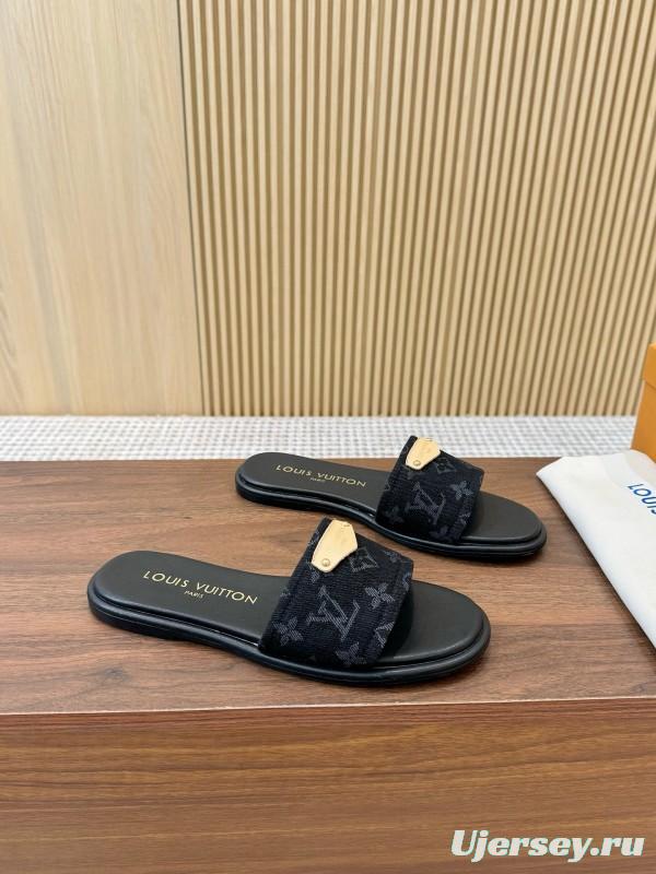 2025 Women Louis Vuitton Black Canvas Slippers LY00200