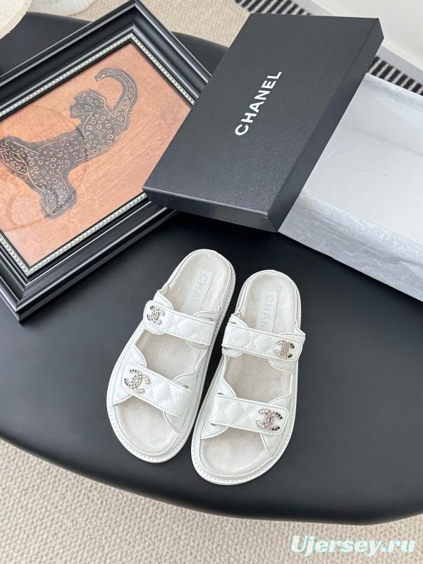 2025 Women Chanel White Leather Slippers LY00310